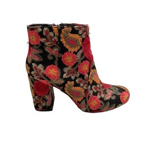 MIA Vail Boho Embroidered Boho Floral Festival Covered Heel Ankle Boots Size 10